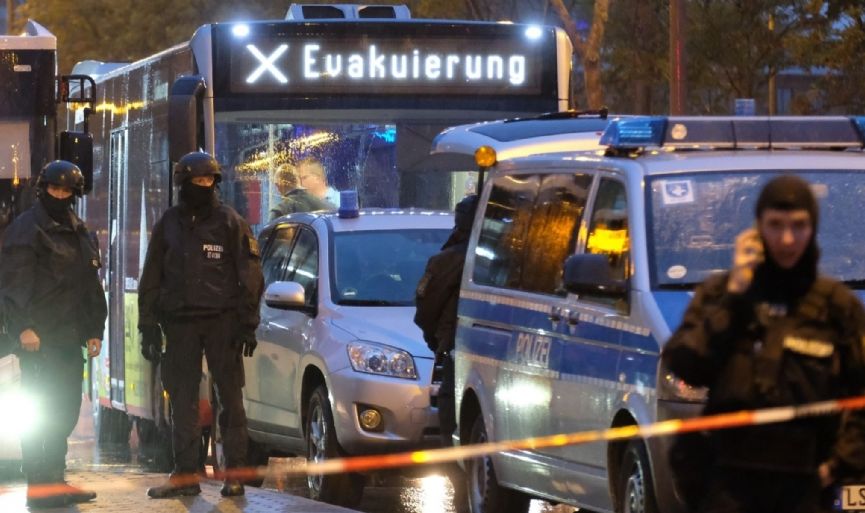 Gunman Kills 2 in Attack Near German Synagogue and at Kebab Shop