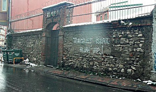 Hate speech marked wall by stanbul synagogue