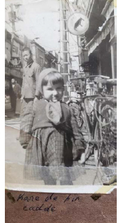 Naile Binark playing on the street in Seoul as a child