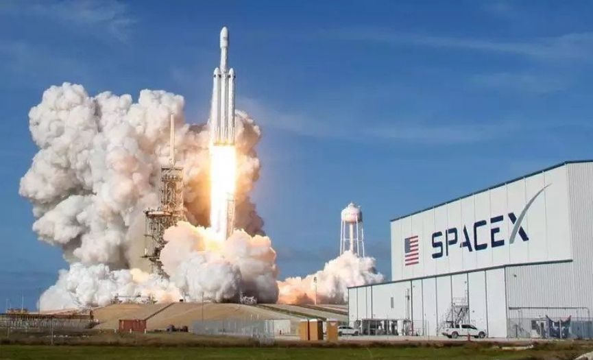 SpaceX, İsrailli öğrenciler tarafından yapılan 8 uyduyu yörüngeye fırlattı